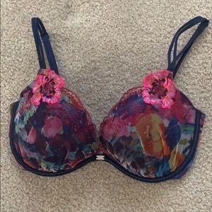 Floral VS push-up bra with lace detailing